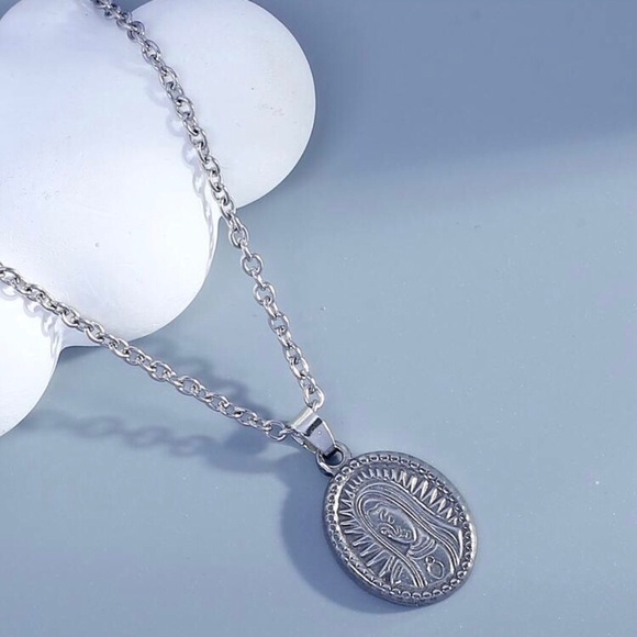 Our Lady of Graces Virgin Mary Miraculous Medal Devotion Sacred Catholic Pendant - Picture 3 of 16